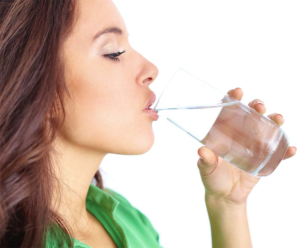 چرا نوشیدن آب در کاهش وزن سریع نقش دارد؟